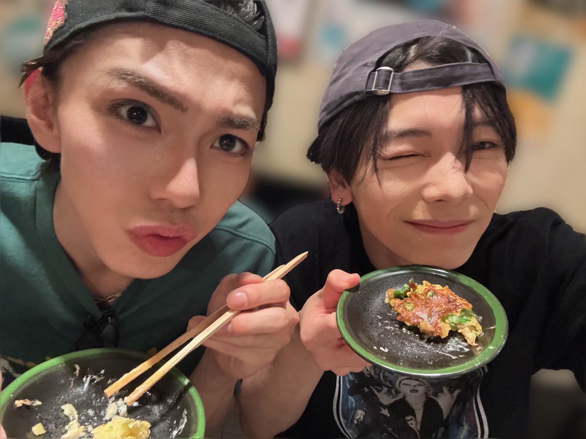_____120m_____'s tweet photo. 大阪の思い出

りゅたとお好み焼き

#テニミュ https://t.co/Yah2eQK309