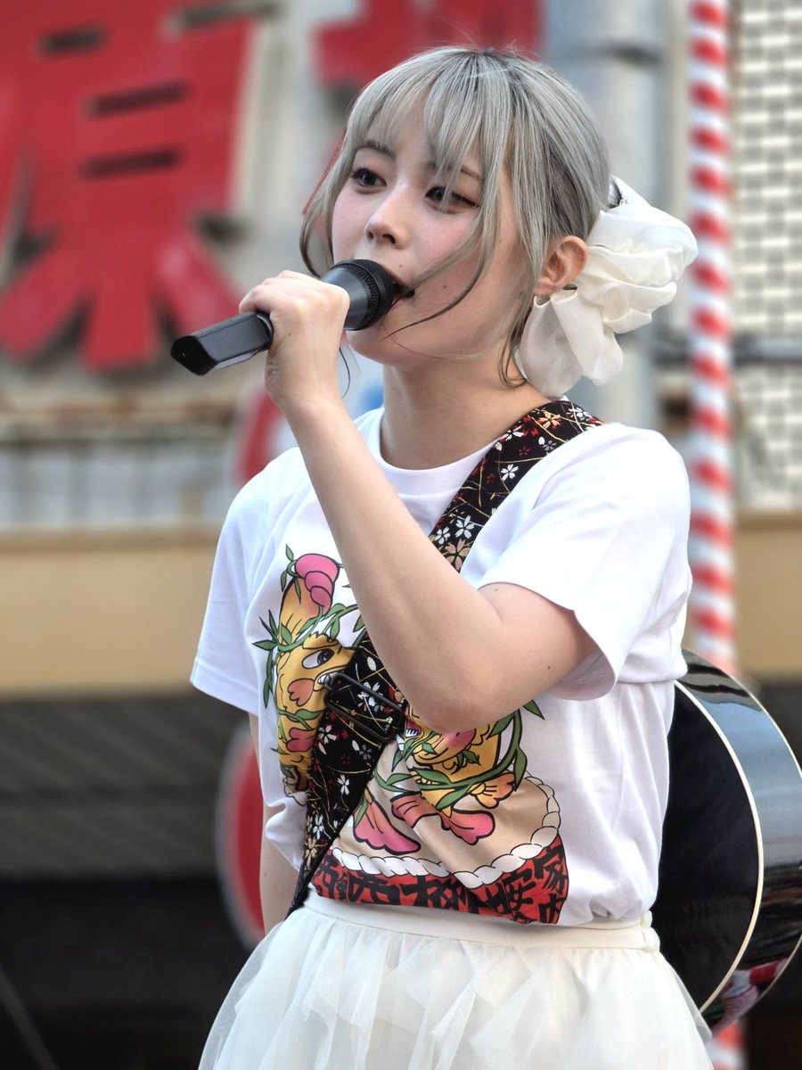 PiPi_WE20172018's tweet photo. @mokakauta 柳原商店街夏祭り1日目‼️
暑い中お疲れ様でした！
今日も最っっっっっ高の
パフォーマンスだった✨
繊細&amp;パワフルな歌声が
商店街に響き渡ってたね👍️

頑張って行って良かった😭
最近は壁にぶつかることも
沢山あったけどもんちゃんの
歌声聴いて明日からも頑張れる💪
いつもありがとう🫶 https://t.co/DMXiIwE6Hl