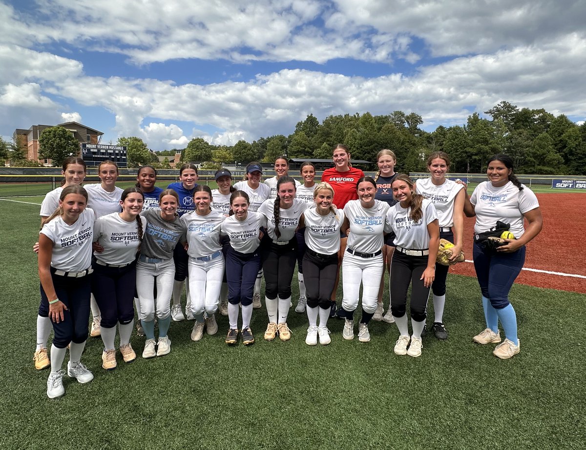 MVM_Softball's tweet photo. Guest instructors at practice… Mustang Softball alums Reagan and Reese Hickey giving some wisdom and perspective to the next gen Mustangs! https://t.co/TIkTUTBrKC