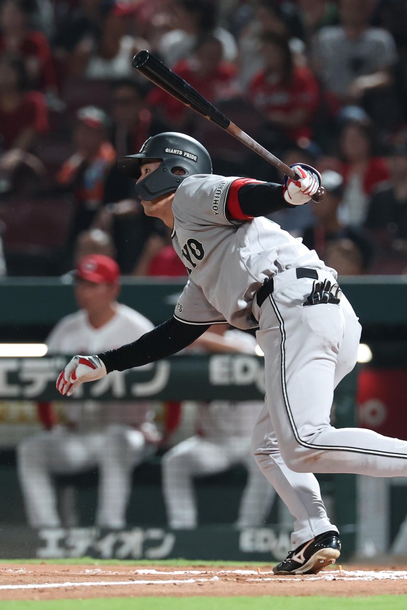 TokyoGiants's tweet photo. 【十回表】巨人 3-3 広島 

この回先頭の #小濱佑斗 選手がセンター前ヒットで出塁！ https://t.co/jtB2Ui1Pam