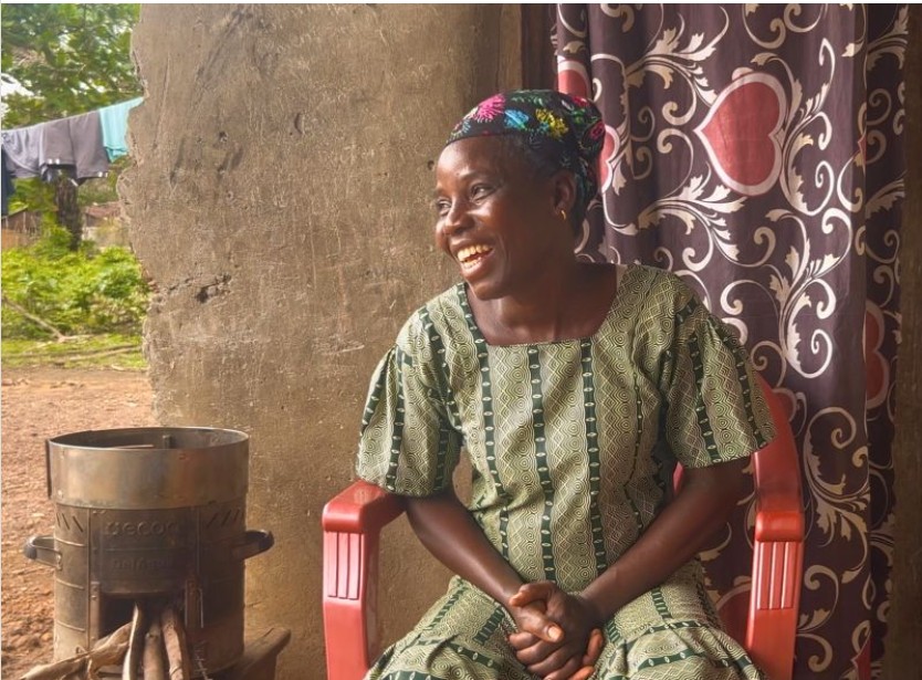 DelAguaStoves's tweet photo. New Research: From "Mammy Busy" to "Mammy DelAgua" — how our #LiveWell cookstove programme is transforming women's lives in Sierra Leone.
Thanks to Maia Mountain, Abubakar Jalloh, and our Sierra Leone team for this powerful work.
🔗 Read Full research: https://t.co/noGDhNS7to https://t.co/VNPUuEfz3Z