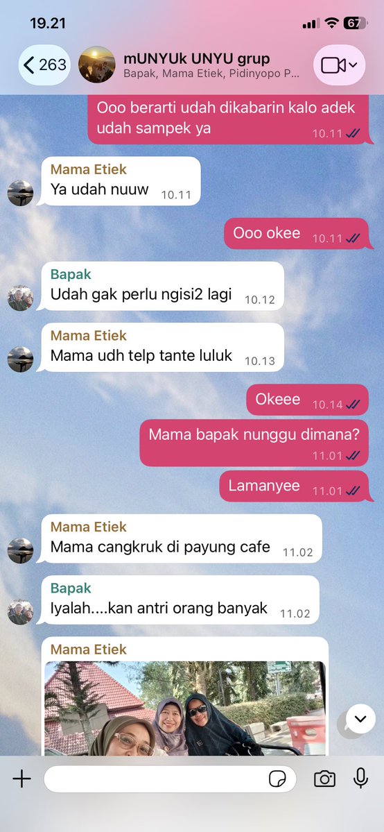 cutestcharacter's tweet photo. Umur 25, bikin SIM masih dianter dan ditunggu mama bapak https://t.co/IdRvrW4yuE