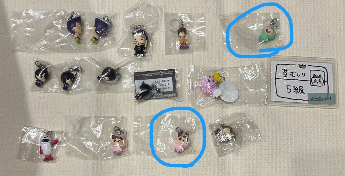 _so711_'s tweet photo. @mo2ni5mi 検索より失礼いたします。
他ポストとまとめてのご連絡失礼いたします。
お借りした写真青丸の6点をまとめてお譲りいただくことは可能でしょうか？
ご検討いただけますと幸いです。
🚬 https://t.co/wOE1drJcnF