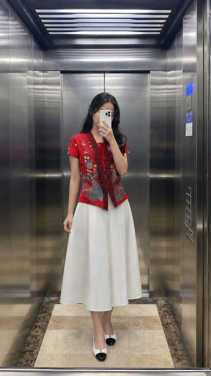 spillthethyyy_'s tweet photo. anak magang yg gamau terlalu mencolok tapi jajan matcha 80rban tiap hari 🥰
🔗 batik kutu: https://t.co/vIwWfZEALt
🔗 rok plain white: https://t.co/dpTPG5AtAk https://t.co/7gpWdpeW74
