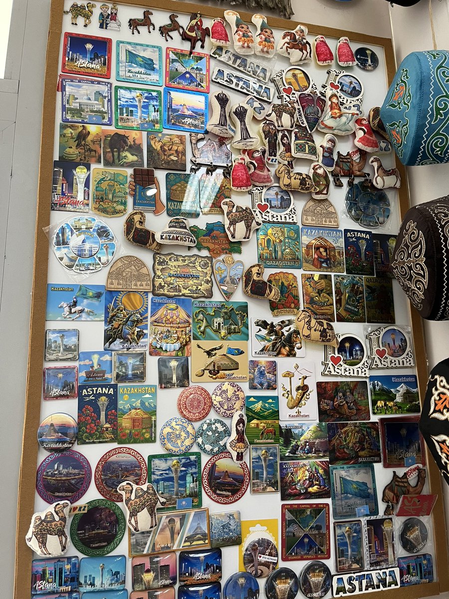 natsumidori430's tweet photo. アスタナお土産屋さん①
アスタナはお土産屋さんが少なめ。ここはポストカードやマグネットなどの定番から、食器、バッグ、雑貨など色々あって良かった。デザインもお洒落で、一番おすすめ。場所がわかりづらいので気をつけて（2026/5）
https://t.co/KjtIoESTMo https://t.co/dbaaC7hTaW
