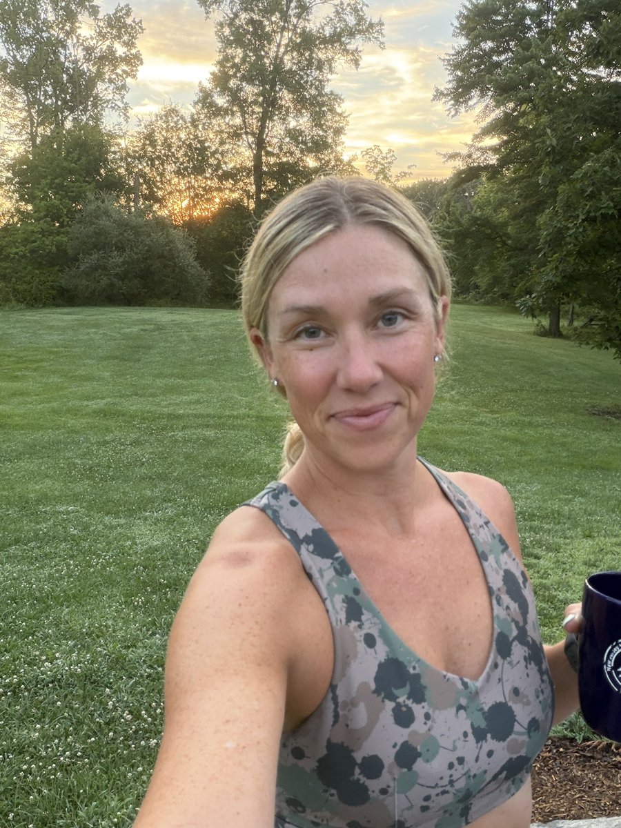 MrsBurns231's tweet photo. Happy Tuesday! The sunrise was beautiful- the perk of waking up for a 5am class #bepositive #justlift #fitleaders https://t.co/dA6cI2OK6O