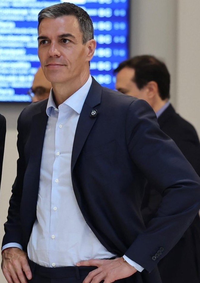 diosmay1's tweet photo. @sanchezcastejon Actualizando curriculum:
✅Procés🤝
✅Pandemia Mundial🦠😔⚰️
✅Filomena❄️
✅Volcán🌋
✅Guerra en Ucrania🚀
✅Dana 🌧️😔⚰️
✅Trump🚫
✅Gerra Oriente Medio🚀
✅Hantavirus🦠
✅Graves incendios🔥
✅Ataque a Ceuta 🇪🇸

Todo, pese a la oposición más destructiva #PP #VOX @NunezFeijoo https://t.co/EU9ZtxxVTw