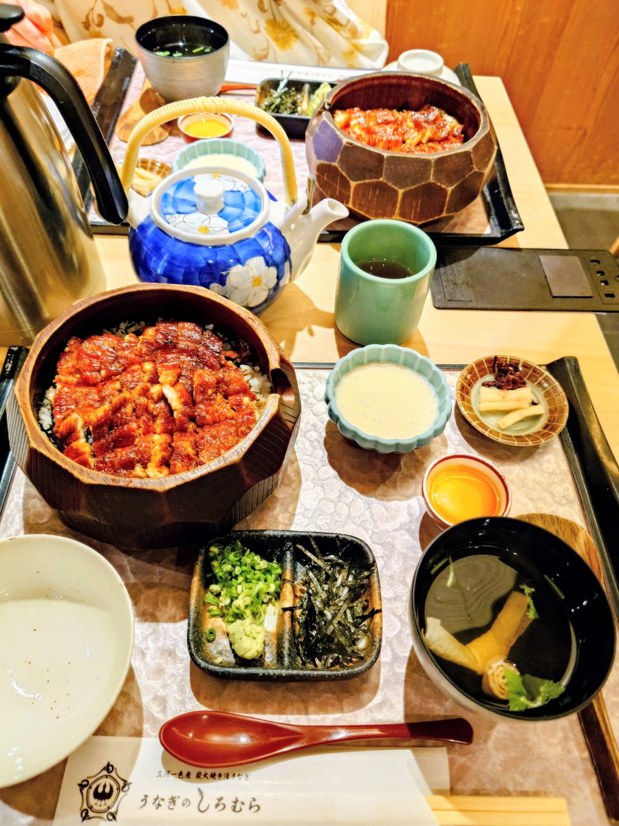 Paserin_8's tweet photo. 名古屋に到着した夜、Yちゃんに連絡したら、急遽、翌日会うことに♪

急なことで時間もないから、近所のケーキ屋さんへ😅

Yちゃんも手土産がない！と嘆いてたけど、わざわざ会いに来てくれるのが何より嬉しい♡

ランチはお互い大好きな「しろむら」でひつまぶし😋

久しぶりに積もる話に花が咲く🌸 https://t.co/vwbIspQD4v