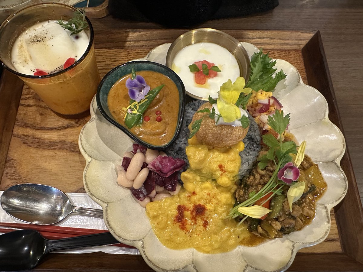 ongakuyone's tweet photo. 神田カレーグランプリ今年も参加中です。
40店舗まわればマイスターが取れます。

1枚目:&amp;スリランカTOKYO
2枚目:TAKEUCHI

タケウチはやってないこともあるので事前確認が必要です🍛

 #神田カレーグランプリ https://t.co/cLTo2fngf4