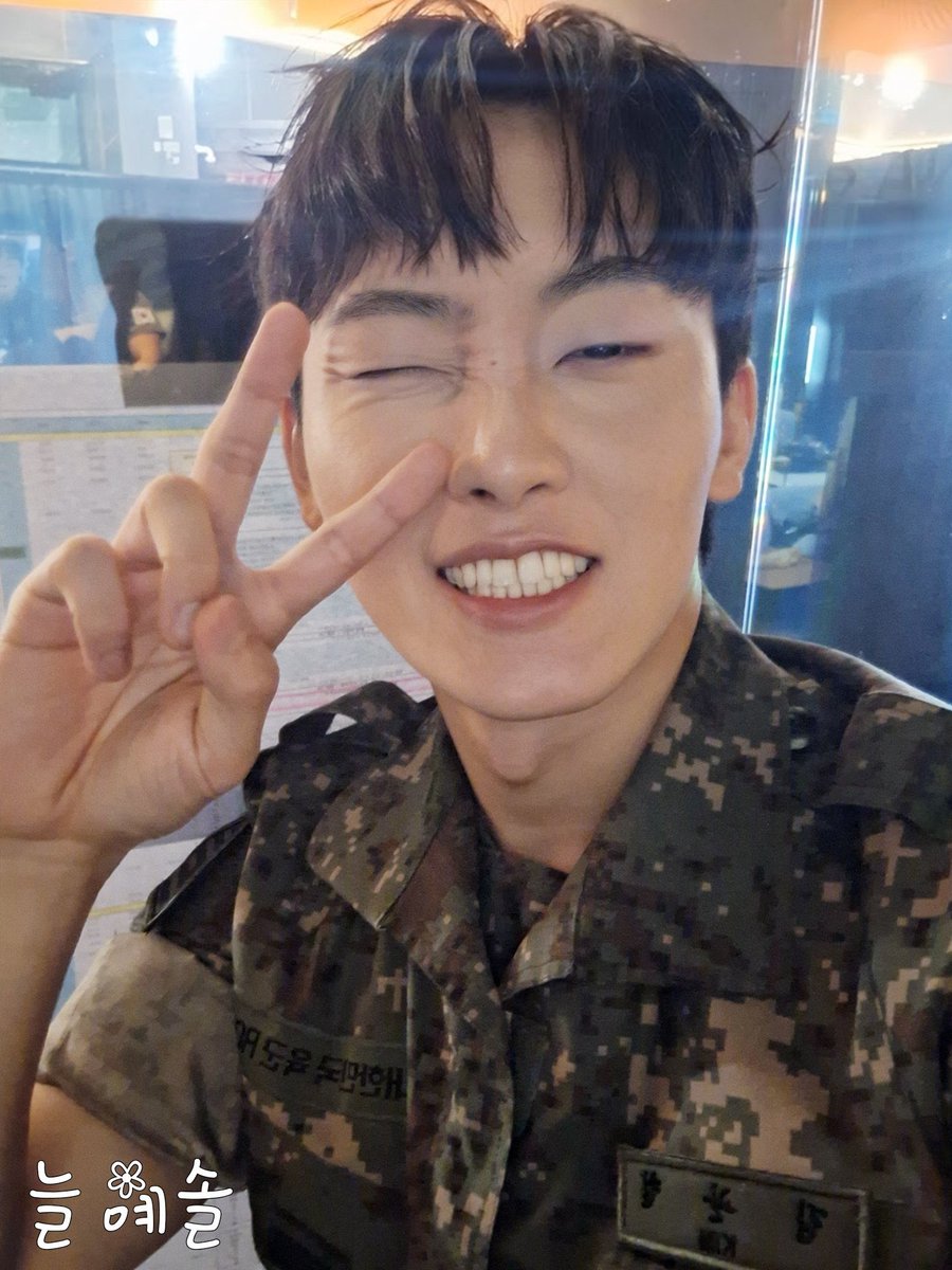 hk__protector's tweet photo. 이 남자 자꾸 신경쓰임 아;; https://t.co/3Xccl1Ha0A