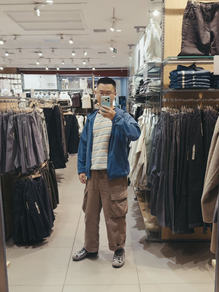 yf20164's tweet photo. 提前跑路健了身，吃了貴貴難吃的螺獅粉，買了muji 的新的木質香蠟燭🕯️
聰明鎮太難看了，剩下的抖音看完了 https://t.co/vdUPGaIwfM