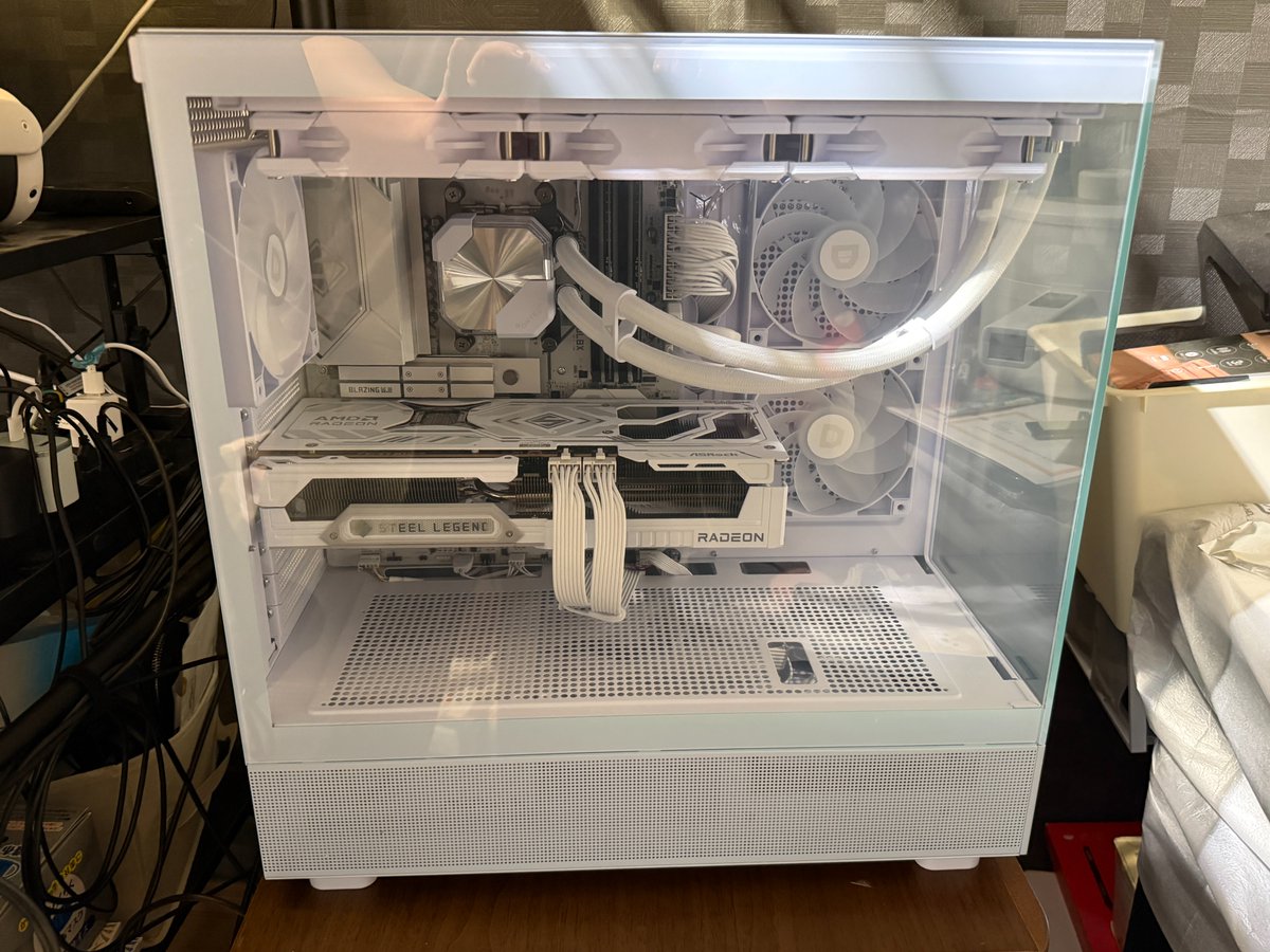 AmakiShigure_V's tweet photo. 新PCのあれこれ。

これで伝わる人には伝わるんかな？

ちなみにボクはそんなにわかってないｗ

総額　約38万円💸💸💸

#自作PC https://t.co/uoosJKLdcv