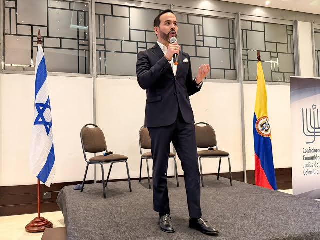 MissPoirot07's tweet photo. Están en contra del aborto legal y seguro que ya es derecho constitucional pero son aliados del estado genocida de Israel que ha asesinado más de 20.000 niños y niñas desde el 2023. ¡HIPÓCRITAS! https://t.co/PmP9ytIPwv