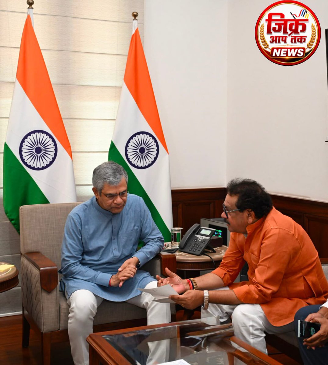 zikraaptak's tweet photo. एटा- अवागढ़ रेलवे स्टेशन पर आगरा फोर्ट–एटा पैसेंजर ट्रेन के ठहराव की मांग को लेकर केंद्रीय राज्यमंत्री प्रो0 एस0 पी0 सिंह बघेल ने रेल मंत्री से भेंट कर यात्रियों की सुविधा एवं जनहित में नियमित ठहराव का किया आग्रह।
@Dmetah @ProBaghel #etahnews https://t.co/d4ULfMPLI4