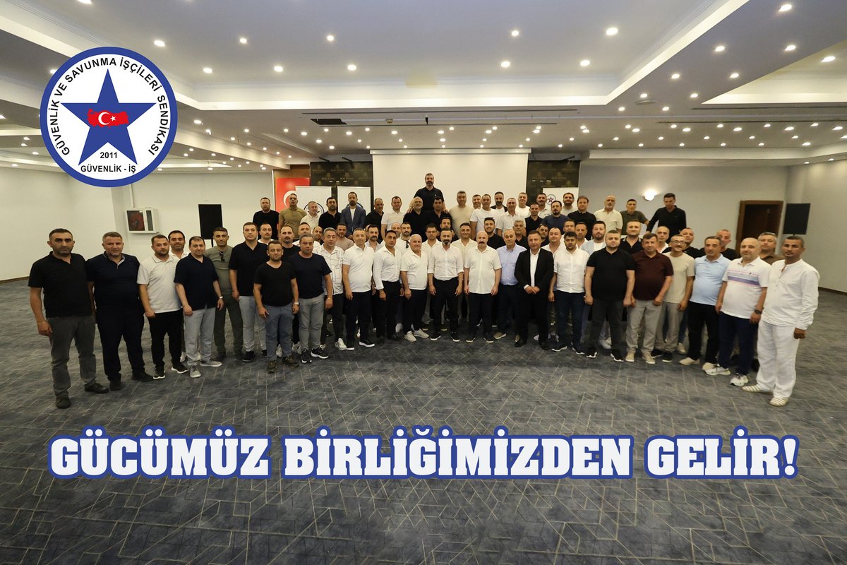 Guvenlik_is's tweet photo. Güvenlik-İş Teşkilatı Eğitim ve Koordinasyon Toplantısı Antalya'da Gerçekleştirildi

Güvenlik-İş Sendikamız tarafından düzenlenen "Teşkilat Eğitim ve Koordinasyon Toplantısı", 1-2 Ağustos tarihlerinde Antalya Kemer'de gerçekleştirildi.

İki gün süren programa; Genel Başkanımız Ömer Çağırıcı, Genel Başkan Yardımcılarımız Ahmet Durcuk ve Fevzi Karataş, TÜRK-İŞ Genel Başkan Yardımcısı ve Koop-İş Sendikası Genel Başkanı Sayın Eyüp Alemdar, TÜRK-İŞ Konfederasyonu Disiplin Kurulu Başkanı Sayın Veli Solak, UNI Global Union Kıdemli Organizatörü Melissa Guziak, Bölge Başkanlarımız, Bölge Sekreterlerimiz, İl Başkanlarımız ve İl Başkan Yardımcılarımız katıldı.

Toplantıda sendikamızın bugüne kadar yürüttüğü çalışmalar kapsamlı şekilde değerlendirilirken, önümüzdeki döneme ilişkin hedefler, örgütlenme stratejileri ve çalışma hayatına yönelik yol haritası ele alındı.

Genel Başkan Yardımcımız Ahmet Durcuk: "Bu Sendika İnanç ve Fedakârlıkla Kuruldu"

Toplantının açılış bölümünde konuşan Genel Başkan Yardımcımız Ahmet Durcuk, Güvenlik-İş Sendikasının kuruluş sürecinden bugüne uzanan mücadele tarihini teşkilat mensuplarıyla paylaştı.

Durcuk, Antalya Büyükşehir Belediyesinde yaşanan çalışma hayatı sorunlarının ardından başlayan sendikal mücadelenin, 2011 yılında Güvenlik-İş Sendikasının kurulmasıyla yeni bir döneme girdiğini belirterek, sendikanın bugün ulaştığı noktanın yıllar süren emek, fedakârlık ve kararlılığın sonucu olduğunu ifade etti.

Konuşmasında sendikanın kuruluş süreci, ilk örgütlenme çalışmaları, Türkiye işkolu barajının aşılması, ilk toplu iş sözleşmeleri, hukuki mücadeleler, UNI Global Union üyeliği, TÜRK-İŞ ailesine katılım süreci, mali kurumsallaşma, çalışma hayatına kazandırılan sosyal haklar ve uluslararası sendikal çalışmalar hakkında kapsamlı değerlendirmelerde bulunan Durcuk, teşkilatın birlik ve beraberliğinin Güvenlik-İş Sendikasının en büyük gücü olduğunu vurguladı.

Genel Başkan Yardımcımız Fevzi Karataş: "Her Özel Güvenlik Görevlisine Ulaşmaya Devam Edeceğiz"

Genel Başkan Yardımcımız Fevzi Karataş ise konuşmasında, örgütlenmenin Güvenlik-İş Sendikasının temel önceliklerinden biri olduğunu belirterek, özel güvenlik görevlilerinin görev yaptığı her kurum ve kuruluşta sendikal faaliyetlerin kararlılıkla sürdürüldüğünü ifade etti.

Karataş, Türkiye'nin dört bir yanında görev yapan özel güvenlik görevlilerine ulaşmayı, onların sorunlarını yerinde dinlemeyi ve çözüm üretmeyi sürdüreceklerini belirterek, güçlü teşkilat yapısının bu başarının en önemli unsuru olduğunu söyledi.

TÜRK-İŞ Konfederasyonu Genel Başkan Yardımcısı ve Koop-İş Sendikası Genel Başkanı Sayın Eyüp Alemdar, özel güvenlik görevlilerinin halkın huzur ve güvenliği için büyük fedakârlıklarla görev yaptığını belirterek, görev tanımlarının netleştirilmesi, özlük haklarının güçlendirilmesi ve mesleki itibarlarının artırılmasının önemine dikkat çekti. Konuşmasında ayrıca yüksek enflasyon, hayat pahalılığı ve ağır vergi yükü karşısında işçilerin haklarını koruma mücadelesinin kararlılıkla sürdürüleceğini ifade eden Alemdar, emeğin, ekmeğin ve onurun korunmasının yolunun örgütlü mücadeleden geçtiğini vurgulayarak, Eğitim ve Koordinasyon Toplantısı'nın sendikal mücadeleye güç katması temennisinde bulundu.

UNI Global Union'dan Uluslararası Örgütlenme Eğitimi

Toplantının ilk gününde UNI Global Union Kıdemli Organizatörü Melissa Guziak tarafından uluslararası sendikal örgütlenme, küresel dayanışma ve örgütlenme stratejilerine ilişkin eğitim gerçekleştirildi.

Eğitim programında, uluslararası sendikal deneyimler paylaşılırken farklı ülkelerde uygulanan örgütlenme modelleri ve başarılı örnekler hakkında teşkilat mensuplarına kapsamlı bilgiler aktarıldı. 

Eğitimde; özel güvenlik sektöründe, özellikle özel sektörde örgütlenmenin güçlendirilmesine yönelik uluslararası deneyimler, başarılı örgütlenme örnekleri ve UNI Global Union ile yürütülebilecek ortak çalışmalar teşkilat mensuplarıyla paylaşıldı. Ayrıca küresel sendikal dayanışmanın önemi vurgulanırken, uluslararası iş birliğinin özel güvenlik görevlilerinin hak mücadelesine sağlayacağı katkılar değerlendirildi.

İlişki, Motivasyon ve Yönetici Koçu Hande Ahıskalı tarafından "Protokol ve Nezaket Kuralları" konulu bir eğitim semineri gerçekleştirildi. Eğitimde; kurumsal temsil, resmi protokol kuralları, etkili iletişim, kurumsal davranış ilkeleri ve teşkilat mensuplarının görevlerini yerine getirirken dikkat etmeleri gereken nezaket esasları ele alındı. Teşkilatımızın kurumsal yapısını daha da güçlendirmeye katkı sağlayan eğitim, katılımcılar tarafından ilgiyle takip edildi.

Genel Başkanımız Ömer Çağırıcı: "Mücadelemizi Daha Güçlü Bir Şekilde Sürdüreceğiz"

Genel Başkanımız Ömer Çağırıcı, Güvenlik-İş Sendikasının kuruluşundan bugüne kadar geçen süreci değerlendirerek, sendikanın bugün ulaştığı başarının teşkilatın her kademesinde görev yapan yöneticiler ile üyelerin ortak emeğinin eseri olduğunu ifade etti.

Çağırıcı, 2011 yılında büyük fedakârlıklarla kurulan Güvenlik-İş Sendikasının bugün Türkiye'nin en güçlü özel güvenlik sendikası haline geldiğini belirterek, elde edilen her başarının sahada gece gündüz çalışan teşkilat mensuplarının ve üyelerin kararlı mücadelesi sayesinde gerçekleştiğini söyledi.

Özel güvenlik görevlilerinin çalışma hayatında karşı karşıya bulunduğu sorunların çözümü için kararlılıkla çalışmaya devam ettiklerini vurgulayan Çağırıcı; şehitlik ve gazilik hakkı, yıpranma payı, banka promosyonları, KİT'lerde kadrolu ve güvenceli istihdam, çalışma şartlarının iyileştirilmesi ve Özel Güvenlik Meslek Kanunu başta olmak üzere sektörün temel taleplerinin takipçisi olmaya devam edeceklerini ifade etti.

Genel Başkanımız ayrıca, sendikamızın bugün 23 bini aşkın üyesiyle Türkiye'nin dört bir yanında örgütlü yapısını her geçen gün daha da güçlendirdiğini belirterek, teşkilatın birlik ve beraberliğinin gelecekteki başarının da en büyük teminatı olduğunu söyledi.

Programın sonunda toplantıya katkı sunan TÜRK-İŞ Genel Başkan Yardımcısı ve Koop-İş Sendikası Genel Başkanı Sayın Eyüp Alemdar'a, TÜRK-İŞ Disiplin Kurulu Başkanı Sayın Veli Solak'a, UNI Global Union Kıdemli Organizatörü Melissa Guziak'a ve eğitim programına katılan tüm teşkilat mensuplarına teşekkür eden Çağırıcı, "Biz Birlikte Güçlüyüz." ifadeleriyle konuşmasını tamamladı.
👇👇👇
https://t.co/Ujr3sskTfn

@uniglobalunion @turkiskonf #özelgüvenlik