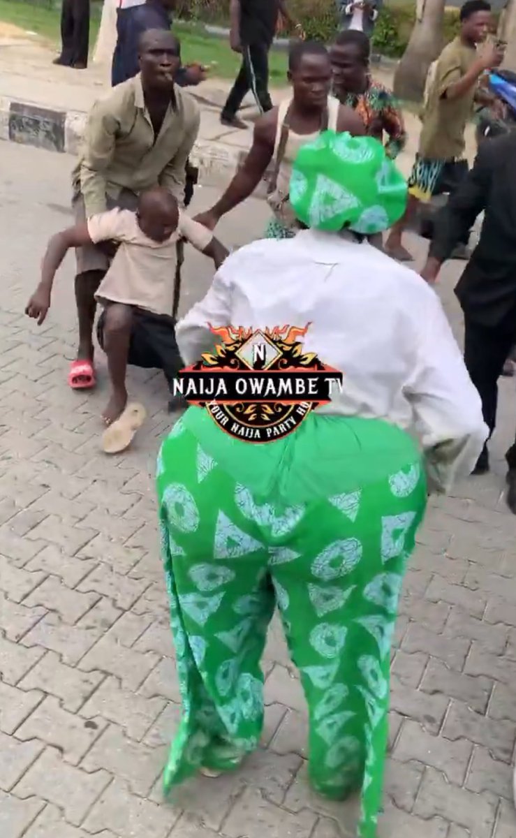 ProTex015's tweet photo. @General_Somto Who the fuck is this?? https://t.co/w3jYDtIwIF
