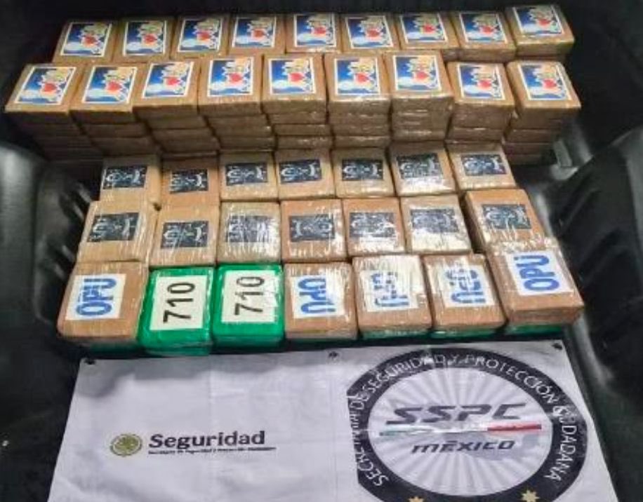 OHarfuch's tweet photo. Como parte de las acciones de vigilancia de @SSPCMexico y @SSC_CDMX en Tlalpan, Ciudad de México, fue detenida una persona que transportaba 217 kg de cocaína ocultos en un compartimento de un vehículo. Continuará la investigación para definir rutas de trasiego así como destino final
