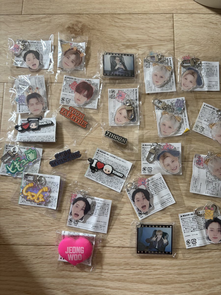 a02203461's tweet photo. Treasure トレジャー 交換 ペンミ FM ファンコン NEW WAV ポップアップ POPUP 特典 カプセルトイ ガチャガチャ 顔アクキー　喜怒哀楽　

【譲】1〜3枚

【求】4枚目

郵送にて交換希望です📮
#treasure交換 #treasure交換 #treasure https://t.co/X0ABGiWUDZ
