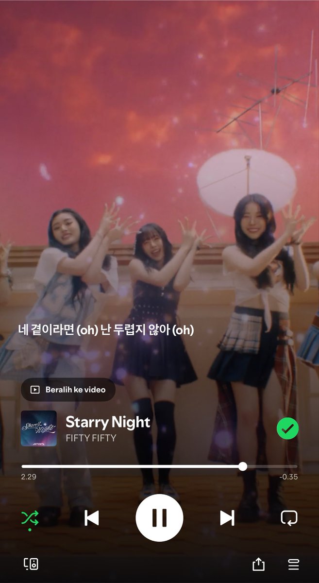 bluuzea's tweet photo. nulis sambil ditemenin starry night~ https://t.co/kkzzBzEYwt