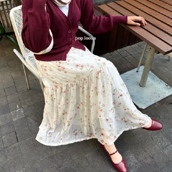 typingkyr_'s tweet photo. aku suka banget pake rok yg halus, flowy dan ringan gini. bikin badanku jadi ramping. cocok banget dipairing sama atasan/blouse, cardigan, jaket, knit, apapun matching bangett luvvv💕 https://t.co/1cQ0rIJG5L