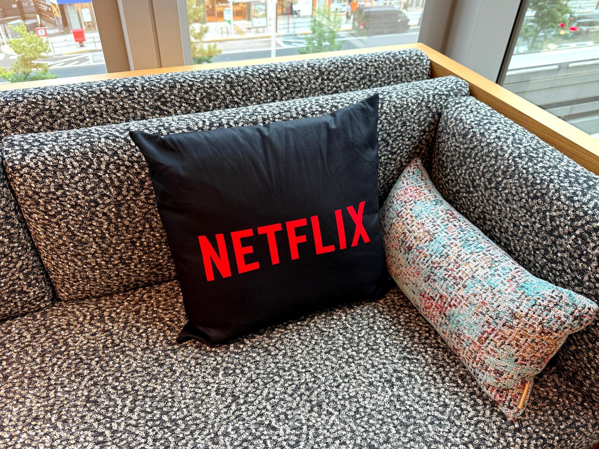 h_gashiyama's tweet photo. Netflixさんの社内イベントで、ケータリング＆出張料理人をしてきました！

さすが世界最強のエンタメ企業！
料理に求められたテーマが超ユニーク！

過去イチ、自分のクリエイティビティを働かせてメニューを考え、プレゼンさせていただき、料理を創らせていただきました

結果、エンタメの超プロな方々から絶賛いただき、全身に鳥肌が立つ程嬉しかった…

あと、個人的にはNetflix作品の『タコスのすべて』を観て、タコスにハマり、メキシコにまで行ったほどなので、Netflixの方々にタコスを振る舞えたのは嬉しすぎた

あまりに楽しすぎて、夢のようで、『料理人になってよかった…』と思えた日
この日のことは一生忘れないと思う
