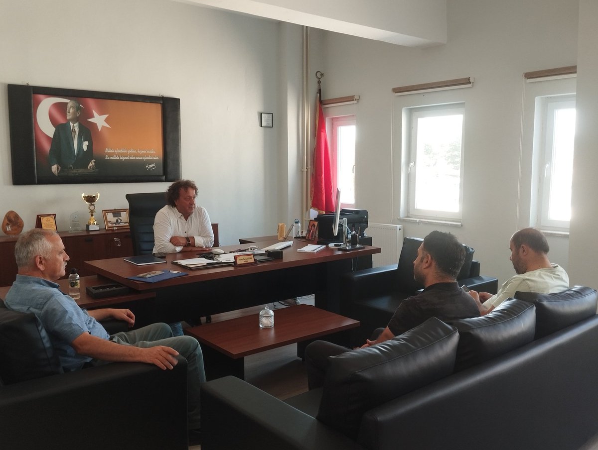asarcikmem's tweet photo. 2026-2027 eğitim-öğretim yılına hazırlık durumu,iş sağlığı güvenliği ve okul güvenliği hakkında inceleme ve değerlendirmelerde bulundu. @tcmeb @samsunmem @MustafaZDL4 https://t.co/Pog9lJ0MTS