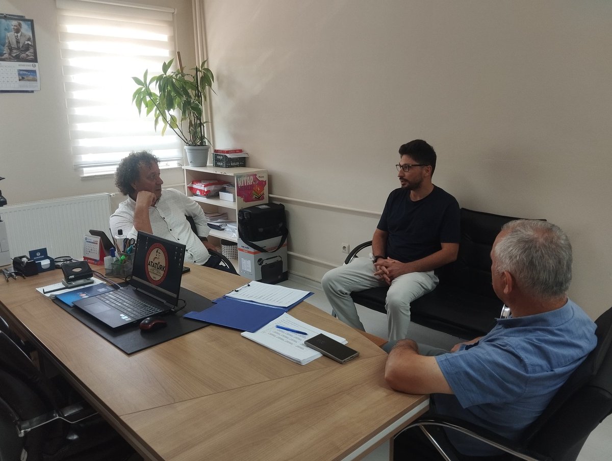 asarcikmem's tweet photo. 2026-2027 eğitim-öğretim yılına hazırlık durumu,iş sağlığı güvenliği ve okul güvenliği hakkında inceleme ve değerlendirmelerde bulundu. @tcmeb @samsunmem @MustafaZDL4 https://t.co/Pog9lJ0MTS