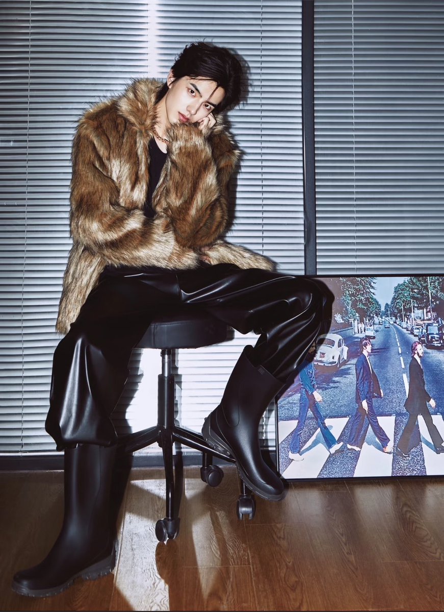txnzylvrs's tweet photo. Need their magazine rn aaah https://t.co/r3iXOUdSvd