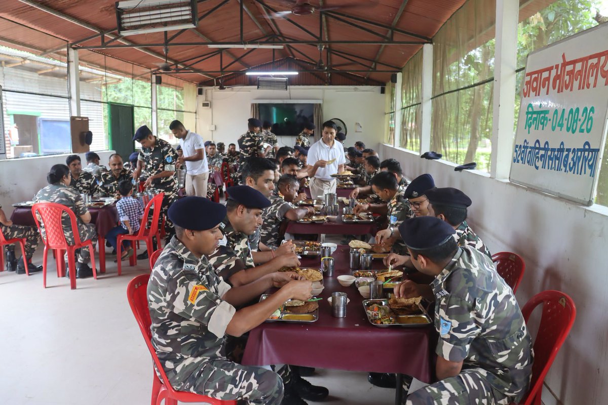 52bnssb's tweet photo. दिनांक 04/08/2026 को 52वीं वाहिनी, सशस्त्र सीमा बल, अररिया में सैनिक सम्मेलन का आयोजन किया गया। तत्पश्चात उत्कृष्ट एवं सराहनीय कार्य करने वाले बलकार्मिकों को प्रशस्ति-पत्र प्रदान कर सम्मानित किया गया। इसके उपरांत 'श्री अन्न' (मोटे अनाज)  बड़ा खाना का आयोजन किया गया | @SSB_INDIA https://t.co/uOat7Jiq2j
