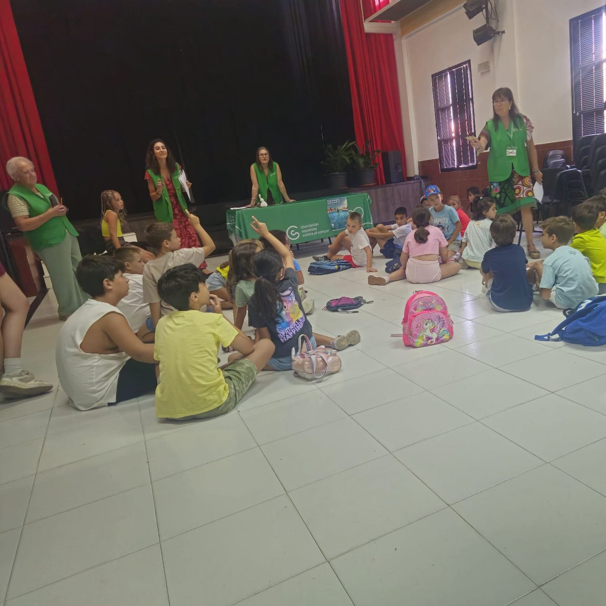 ContraCancerCAC's tweet photo. Actividad de prevención del cáncer de piel organizada por la Junta Local de Hervás con niños y niñas de 5 a 11 años en la Casa de Cultura de la localidad.

Una sesión de juegos y dinámicas participativas para aprender a protegerse del sol ☀

#protegetupieldelsol https://t.co/ctjiPFIJg7