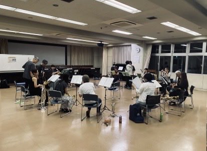 sgmge2016's tweet photo. こんばんは。Asまあです。今回は講師練習の予定が自主練習になり、団長中心に皆でコミュニケーションを取りながら、来月本番の曲を練習しました♪またアンサンブルの練習も始まりそうです。
#相模原 
#吹奏楽 
#団員募集中 https://t.co/Zn1g4PoEnR