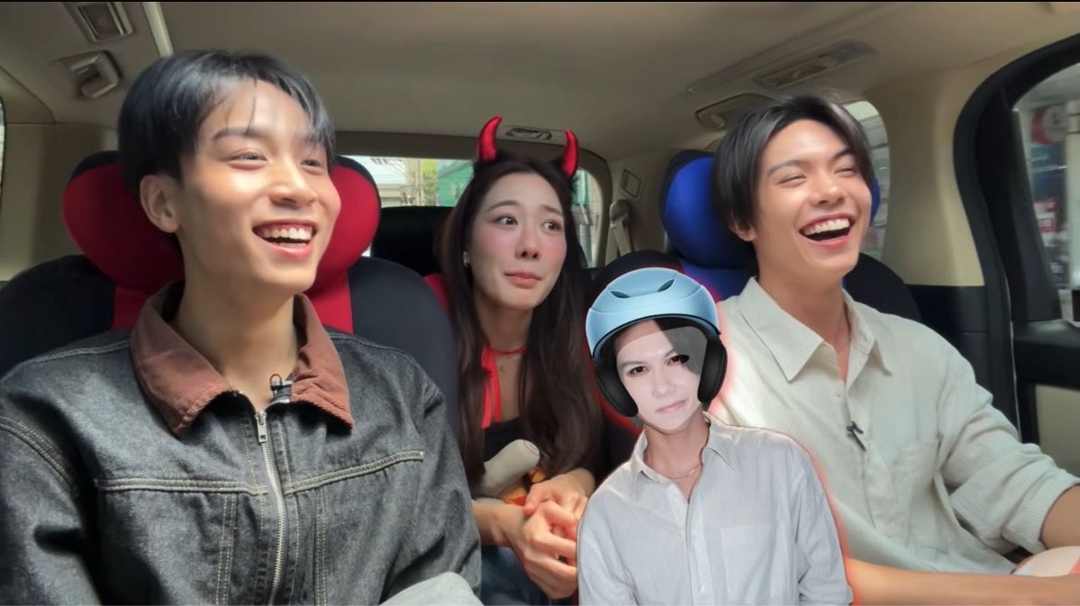 icewithchuu's tweet photo. ซัง : พูดถึงมอไซค์ เมื่อเช้าเค้าใส่หมวกนะแต่ว่าเค้ามาสก์หน้าด้วย
อเล็กซ์ : 555 ใช่เมื่อเช้านั่งมอไซค์มา
ซัง : มาสก์หน้าบนมอไซค์
อเล็กซ์ : ซังทักมาถามว่า ตื่นยังพี่ ผมบอก ตื่นละ กำลังมาสก์หน้าบนมอไซค์อยุ่

ล่าสุดอเล็กซ์มาสก์หน้าระหว่างนั่งมอไซค์ละ ยอมwa 😂

#CarราCarซังxDICEBLUE https://t.co/nbxutB0tEf