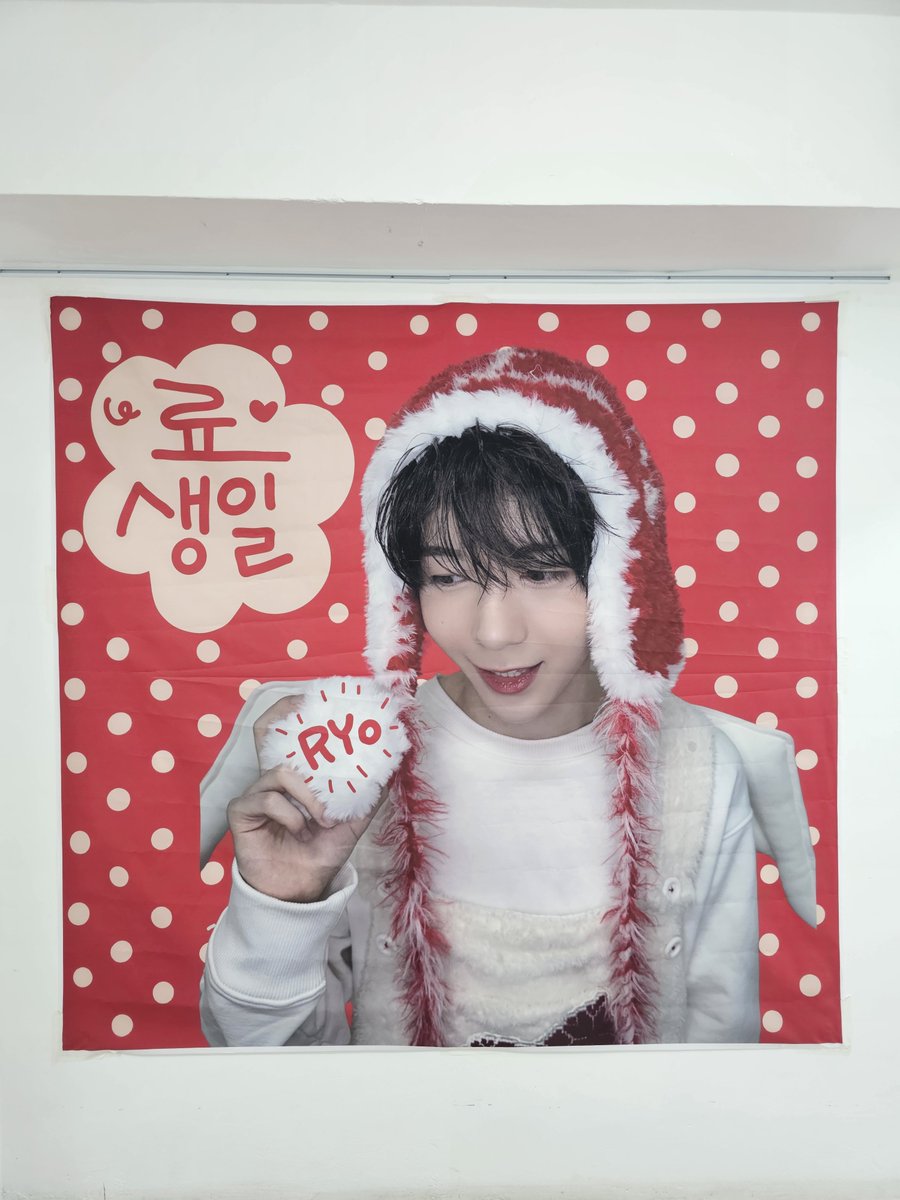 letsRYO_'s tweet photo. 더위에 지쳐 돌아가다가잠깐만 딸기료를 못봤잖아?
하고 다시 뒤돌아서 찾아간 진리의 모찌모찌🍓료

#료와함께하는딸기이야기
#엔시티위시 #NCTWISH #료 #RYO #リョウ https://t.co/96E94NxhJq