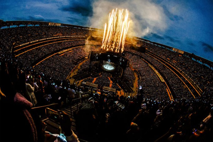 WORLDMUSICAWARD's tweet photo. #BTS successfully concluded their 2 Sold-out concerts at MetLife Stadium in New Jersey, USA, drawing over 157,000 fans, marking their explosive return to the venue for the first time in over 7 years!💪💣🏟️🗽🇺🇸💥1⃣5⃣7⃣🇰👥👥👥👑👑👑👑👑👑👑💜❤️‍🔥

 #BTS_WORLDTOUR_ARIRANG #BTS_WORLDTOUR_ARIRANG_EASTRUTHERFORD