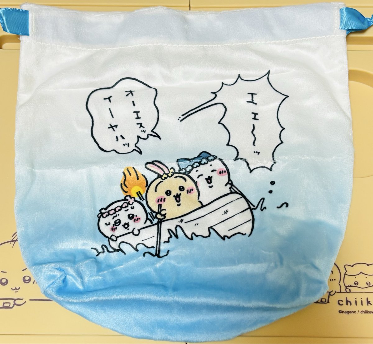 masara788's tweet photo. 残業多くて出遅れた〜(՞ •̥㉦•̥՞)と思ってたけど、4個残っててくれたので買ってきましたホイップマグ☺️
推しの片翼ハチワレちゃん来た💓
あともかぶりなくてHappy💕
巾着ポーチのガチャも回せて、御三家来てくれてるんるん🎶で帰ってきた✨

巾着ポーチ結構おっきくて💞
何入れよ😆
 #ちいかわ https://t.co/9ZBNWVnjoX