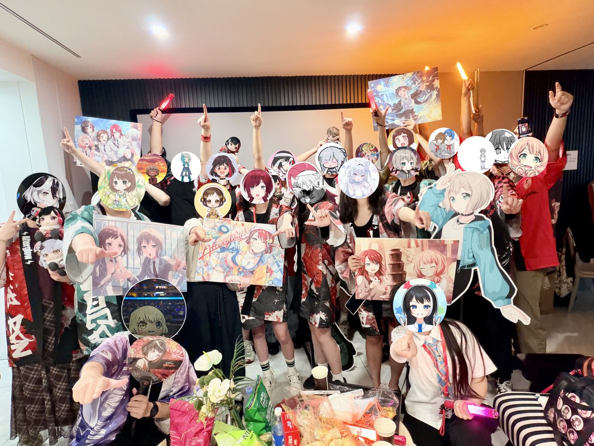 axpdxsyc0222's tweet photo. 像做梦一样
不知道是什么样的缘分能让大家喜欢同一支乐队
更不知道谁什么样的缘分能让大家正好聚在一起
能在有限的生命中遇见这样一群人绝非理所当然的事，而是奇迹 https://t.co/qQViIVaI01