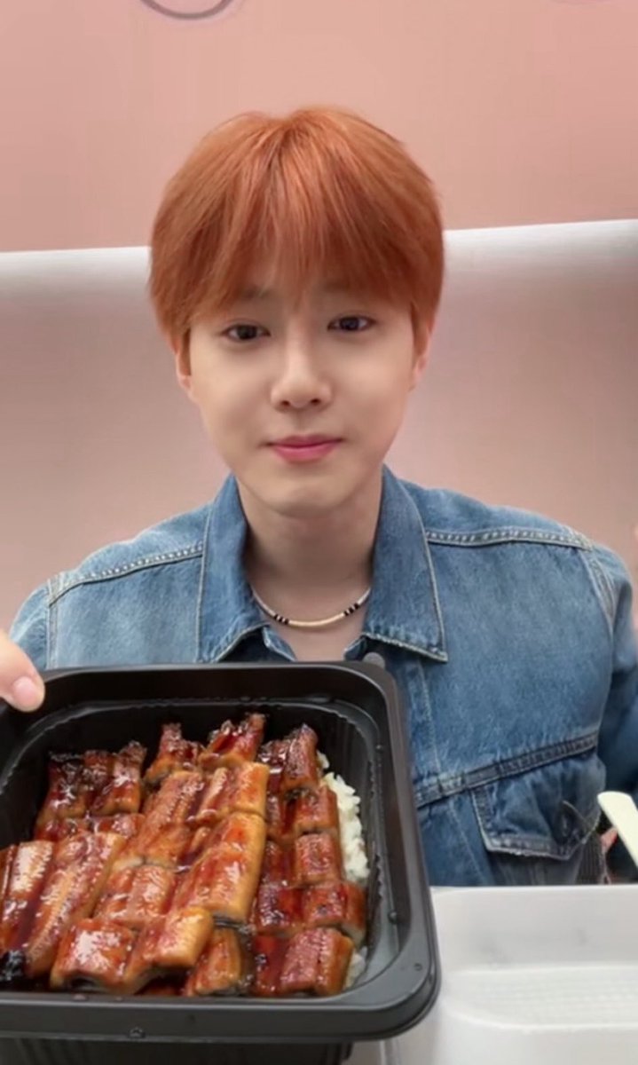 52242b's tweet photo. 장어 좋아하는 것도 귀여운 준며니 https://t.co/4eyccWuVXI
