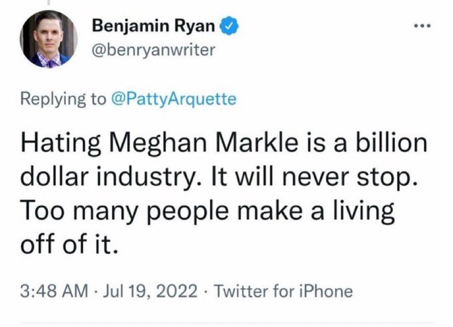 Miessy6's tweet photo. @DeniseP46261171 @MaggieMobrules It’s the mirror. It makes sense that they write 💩for clicks and views. The problem is people who believe everything they read. https://t.co/KnlOjRekjy