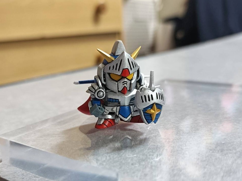 jUj5eBsVJztn6dT's tweet photo. ちゅーわけで…[V作戦ビスケットガンキャノン(!?)]改造[ナイトガンダム]完成で!(^^ゞ

実はキャノンの頭部は色々取っ払うと綺麗な釣鐘型なのでベースにするにはうってつけだったり^⁠_⁠^;⁠)
曲面主体なのもナイト系にはぴったりでしたね。
＃V作戦ビスケット https://t.co/CmSZhg7J4q