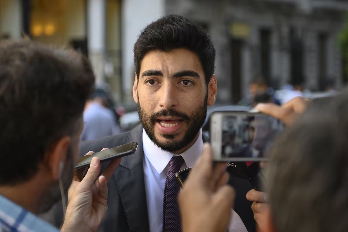 christiansanzok's tweet photo. Facundo Moyano no puede justificar su nivel de vida. Se verá en las próximas horas

Ya mismo deberían investigar a su "lavador" de fondos, Augusto Marini, el joven dueño de los canales de streaming Blender y Carajo https://t.co/HCJrJETVe4
