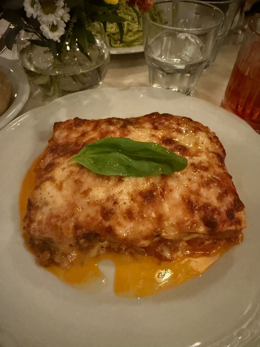 _TheMachineGun's tweet photo. Volví a La Alacena a ratificar que tienen el mejor tiramisu y la mejor lasagna de lal ciudad.

@PaladarSocial https://t.co/VMYxJifwux