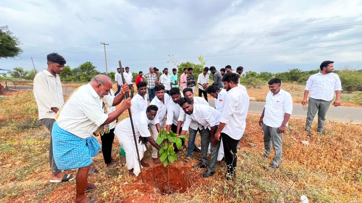 SuryahSG's tweet photo. இன்றைய பிறந்த நாள் நற்பணி நிகழ்வு. 

📍 மதுரை 

அன்புத்தம்பிகளுக்கு நன்றி! https://t.co/hyNYZBI0gp