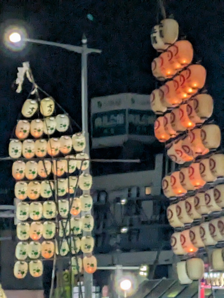 kettikaisatsu's tweet photo. 北都銀行竿燈会。
北都銀行として上がるのは今年が最後になります。
フィデアで上がるのかやめてしまうのか。
過去には日専連など上がらなくなったとこはありましたが、来年は撮れないとわかると切なく。 https://t.co/zgdDKIqyia