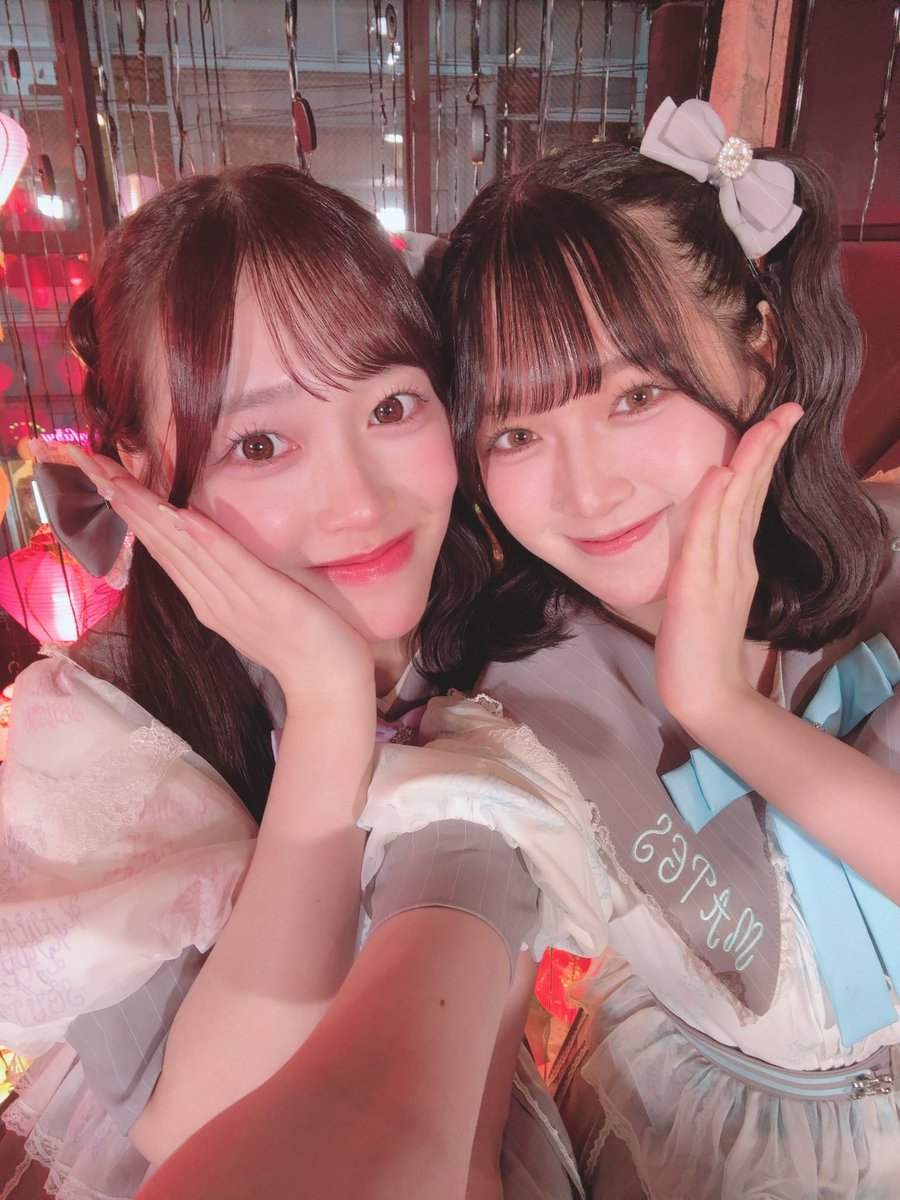 yuika_KLM1125's tweet photo. MATES &amp; SOUTHスペシャルコラボ配信ありがとうございました🤍🧡

初めてのお外からの配信で美味しいものもたべれてサウスちゃんと盛り上がれてとてもたのしかったー！

こはちゃんとmcもがんばりました♡切り抜きとか感想まってます🏮⟡.·*.
#カワラボメイツ #嶋﨑結花 https://t.co/RdVK9uQRne