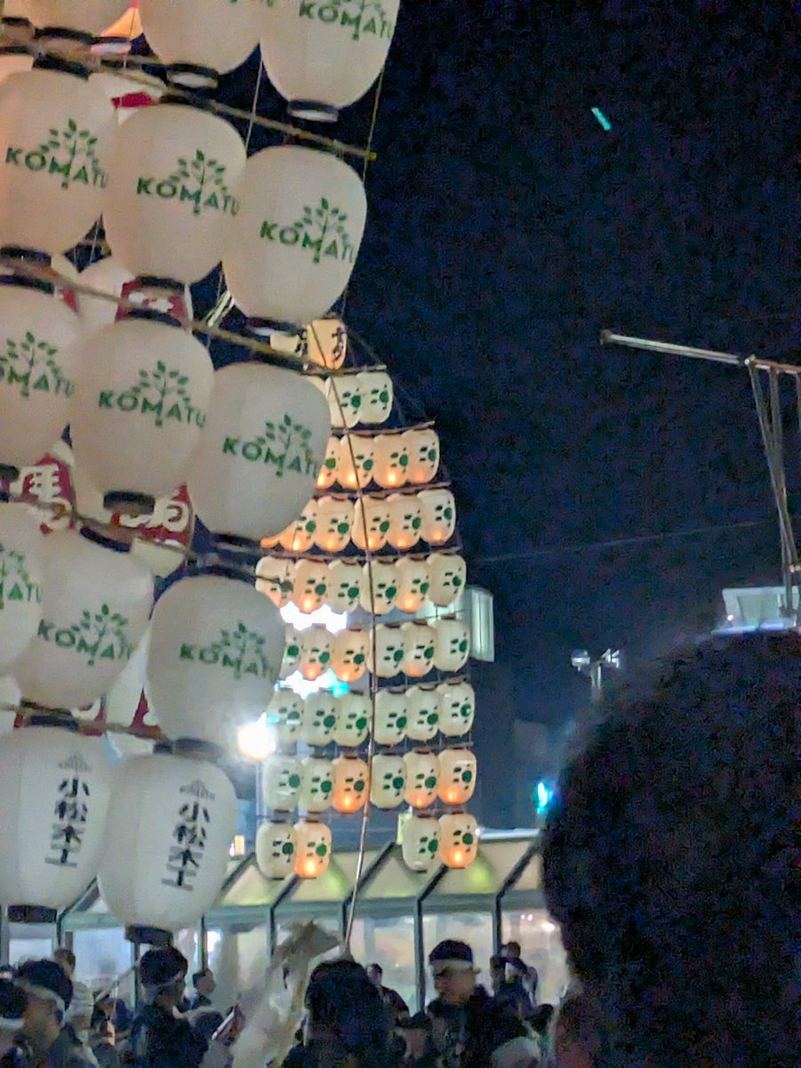 kettikaisatsu's tweet photo. 北都銀行竿燈会。
北都銀行として上がるのは今年が最後になります。
フィデアで上がるのかやめてしまうのか。
過去には日専連など上がらなくなったとこはありましたが、来年は撮れないとわかると切なく。 https://t.co/zgdDKIqyia