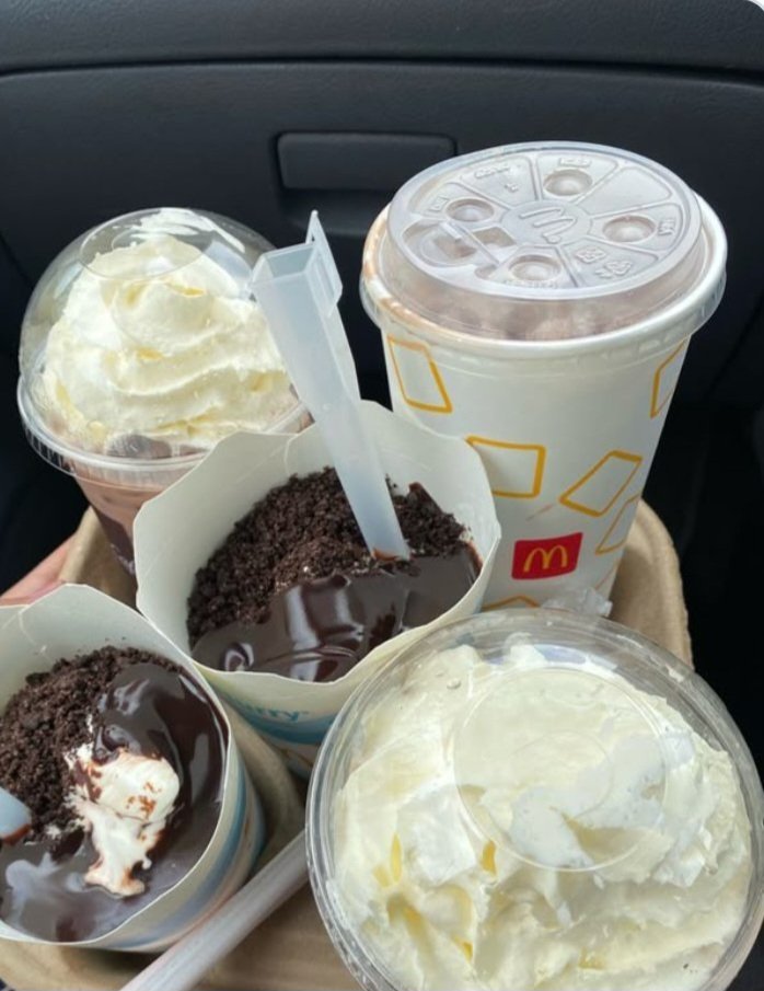 Refilwe98936's tweet photo. Mcdonald's 
mc flurry oreo ♥️❤️👌 https://t.co/dVO2k1yt5J