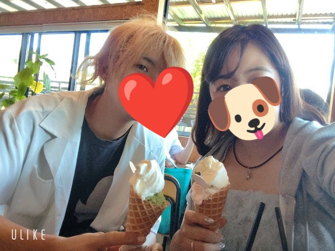 uma_mofu's tweet photo. この間22日遅れの結婚記念日デートしてきた( *´꒳`* )
気づいたら結婚して6年！…早くない？
マクラ、歳重ねる毎に見た目チャラくなってる気がする…🤔💭
これからも夫婦で全力で推し活するぞー！！！ https://t.co/yxxnErQF6V