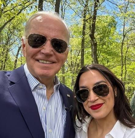 kennardmatt's tweet photo. AOC posed for this cute selfie with President Biden 6 months into him supporting, facilitating - and arming - an ongoing genocide

14,000 children had been murdered by Biden and Netanyahu's annihilation of Gaza by that point

Do people have no redlines? https://t.co/j1mhBCQJAJ