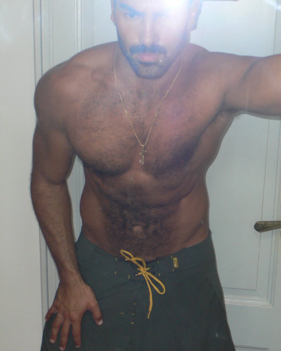 eellssnn's tweet photo. surf shorts all summer long because 🌡️🌡️ https://t.co/hgdSjg4JR2
