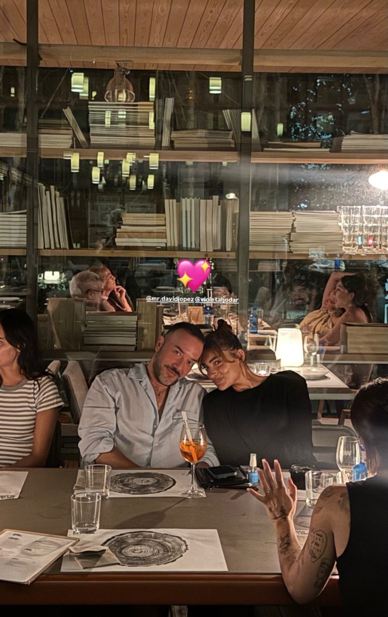 vissidvioleta23's tweet photo. Violeta en el cumple de David 🤍
📸 Joaquín Burgueño https://t.co/LAZiDXWzNc